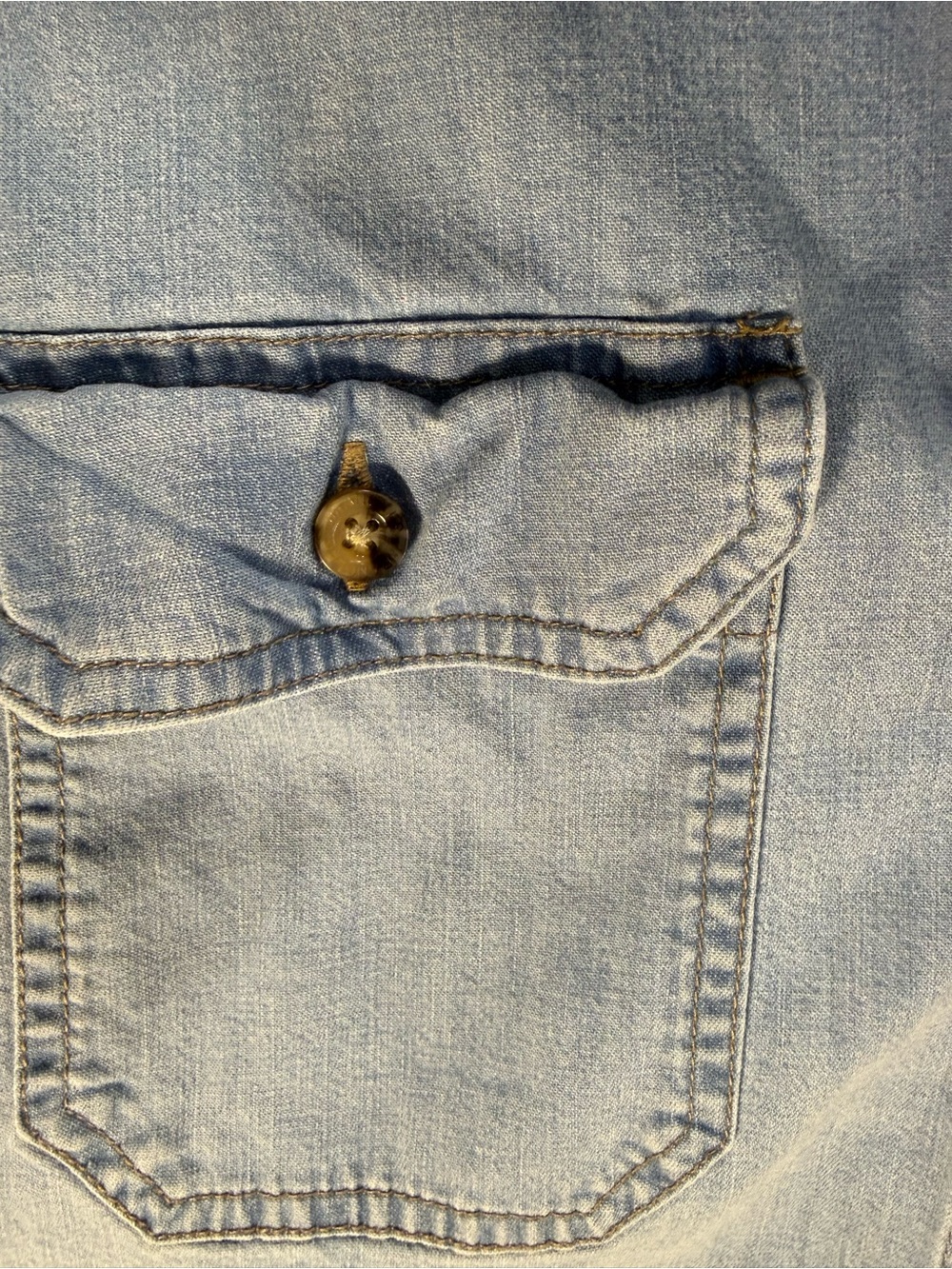Women’s Wrangler Light Blue Short Sleeve Denim Button-Down Shirt - Picture 6 of 7